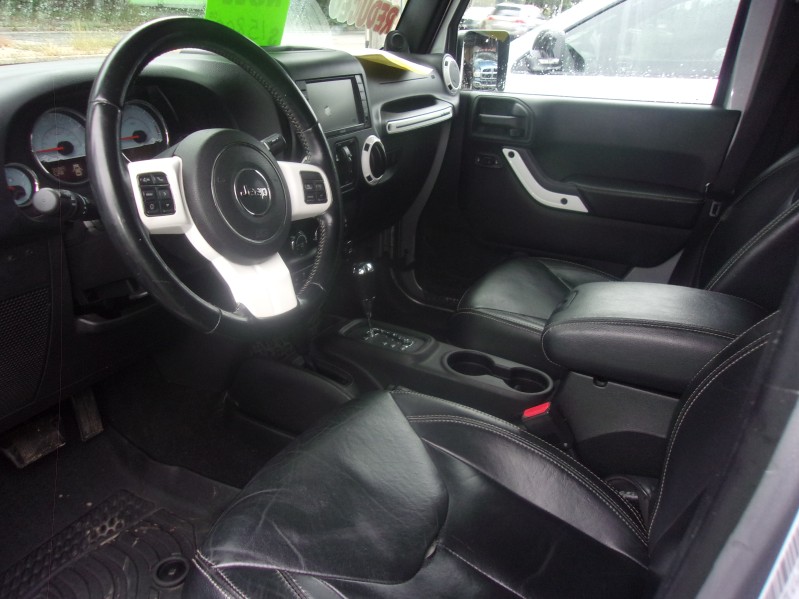 2014 Jeep Wrangler Unlimited Sahara - Photo 11