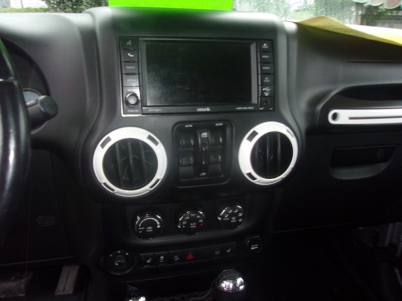 2014 Jeep Wrangler Unlimited Sahara - Photo 12