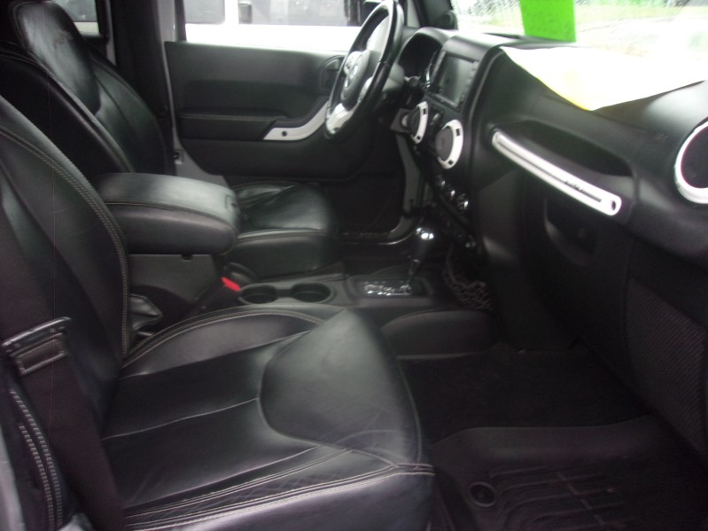 2014 Jeep Wrangler Unlimited Sahara - Photo 17