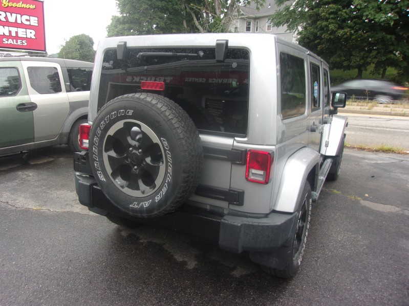 2014 Jeep Wrangler Unlimited Sahara - Photo 8