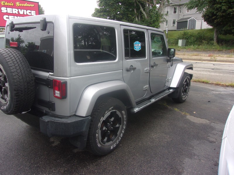 2014 Jeep Wrangler Unlimited Sahara - Photo 9